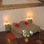 Chateau De La Tour Du Breuil 住宿加早餐酒店 3*