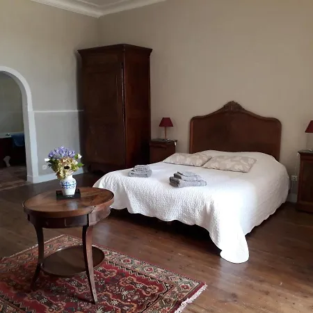 Chateau De La Tour Du Breuil Bed & Breakfast
