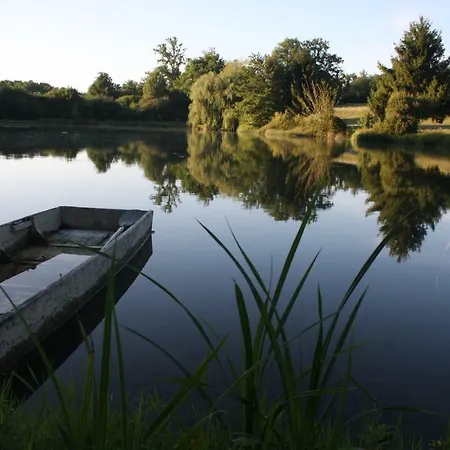 Chateau De La Tour Du Breuil Bed & Breakfast