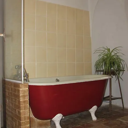 Chateau De La Tour Du Breuil Bed & Breakfast 3*
